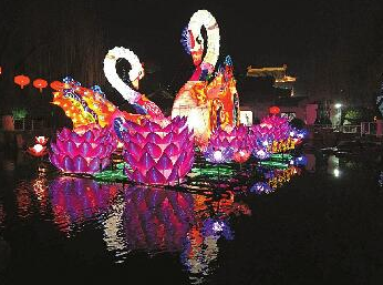 濟南趵突泉迎春花燈會開燈 楓溪水面現“百鳥朝鳳”