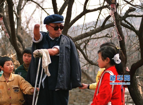 （壯麗70年·奮斗新時(shí)代——共和國榮光·圖文互動）（3）朱彥夫：身殘志堅(jiān)敢擔(dān)當(dāng) 帶領(lǐng)鄉(xiāng)親奔小康